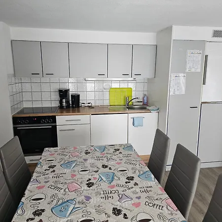 Grosse Mit Kueche In Apartament
